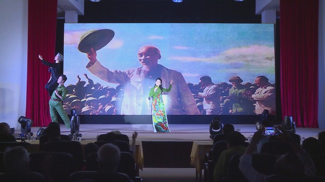 "Lời Người Như Thể Nước Non" - Âm vang giai điệu dâng Bác - Ảnh 3.