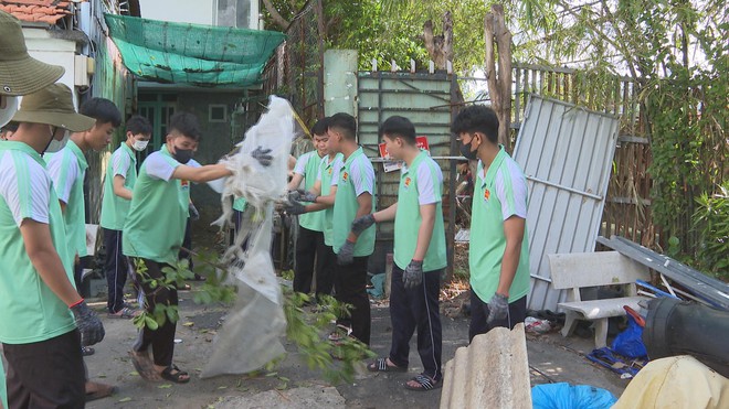 Hơn 300 tình nguyện viên tham gia ngày Chủ nhật xanh, phát động phong trào  - Ảnh 1.
