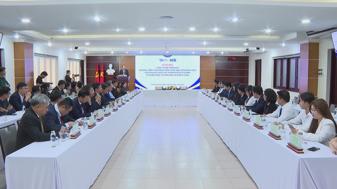 Nhiều trường đại học tại TP.HCM tăng cường hỗ trợ tài chính cho sinh viên trong năm học 2025 - 2026- Ảnh 2.