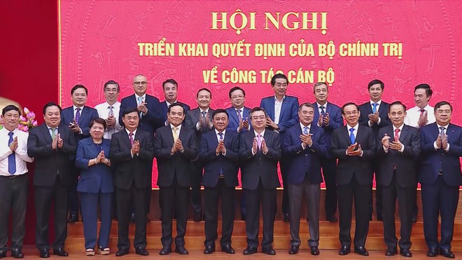 Hội nghị triển khai Quyết định của Bộ chính trị về công tác cán bộ - Ảnh 2.