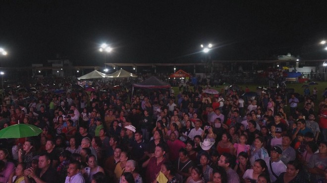 Mexico: Hàng ngàn người đến dự tiệc sinh nhật một cô bé 15 tuổi - Ảnh 5.