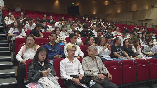 Năm học mới 2025–2026: Tân sinh viên thích nghi với tuyển sinh biến động - Ảnh 4.