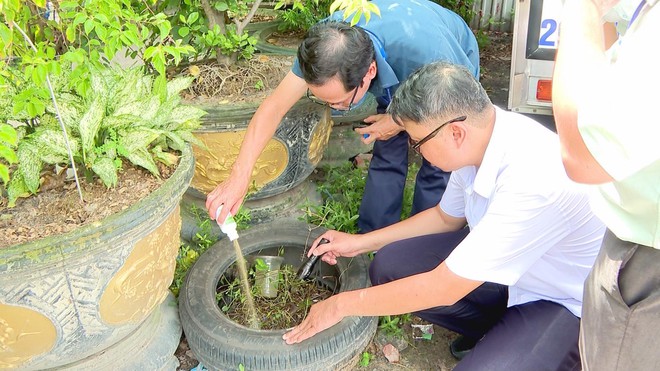 TP.HCM phát động chiến dịch phòng, chống sốt xuất huyết và Chikungunya- Ảnh 10. TP.HCM phát động chiến dịch phòng, chống sốt xuất huyết và Chikungunya- Ảnh 10.