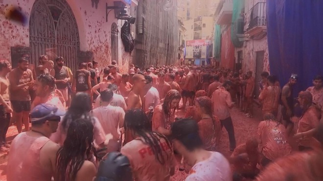 Khai mạc La Tomatina - lễ hội ném cà chua ở Bunol, Tây Ban Nha - Ảnh 7.