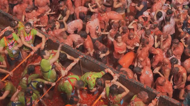 Khai mạc La Tomatina - lễ hội ném cà chua ở Bunol, Tây Ban Nha - Ảnh 2.