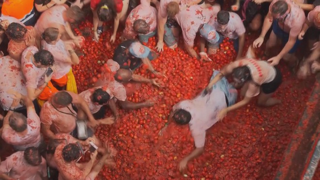 Khai mạc La Tomatina - lễ hội ném cà chua ở Bunol, Tây Ban Nha - Ảnh 3.