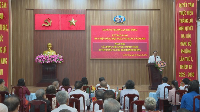 Phường An Phú Đông long trọng trao Huy hiệu Đảng đợt 2/9, tri ân những cống hiến - Ảnh 4.