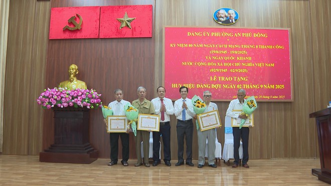 Phường An Phú Đông long trọng trao Huy hiệu Đảng đợt 2/9, tri ân những cống hiến - Ảnh 5.