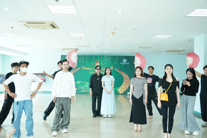 Đặc sắc ca cảnh Sáng đèn - Sân khấu thánh đường: Lần đầu tiên sẽ biểu diễn tại Phố đi bộ Nguyễn Huệ- Ảnh 2. Đặc sắc ca cảnh Sáng đèn - Sân khấu thánh đường: Lần đầu tiên sẽ biểu diễn tại Phố đi bộ Nguyễn Huệ- Ảnh 2.