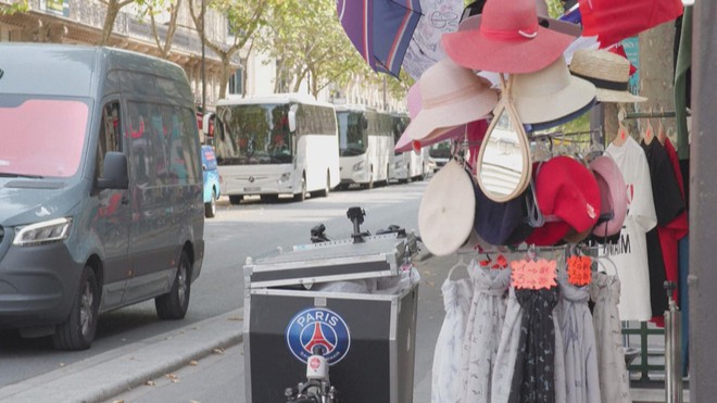 Paris đối mặt với bài toán "quá tải du lịch" - Ảnh 5.