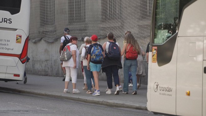 Paris đối mặt với bài toán "quá tải du lịch" - Ảnh 4.