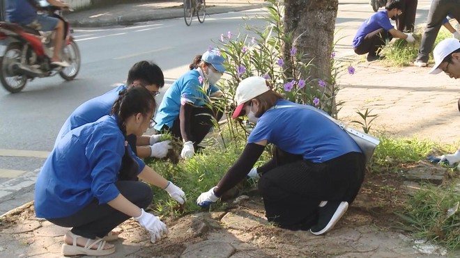 Hà Nội ra quân tổng vệ sinh môi trường - Ảnh 1.