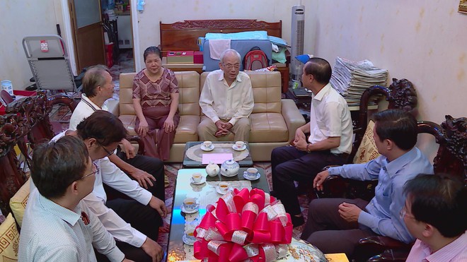 Phó Chủ tịch HĐND TP.HCM thăm gia đình chính sách, người có công - Ảnh 3.