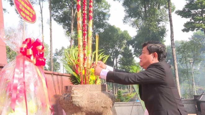 Lãnh đạo TP.HCM dâng hương tại đền tưởng niệm liệt sĩ Bến Dược- Ảnh 5. Lãnh đạo TP.HCM dâng hương tại đền tưởng niệm liệt sĩ Bến Dược- Ảnh 5.