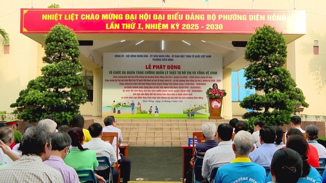 Phường Diên Hồng ra quân xử lý lấn chiếm vỉa hè, lòng đường- Ảnh 1. Phường Diên Hồng ra quân xử lý lấn chiếm vỉa hè, lòng đường- Ảnh 1.