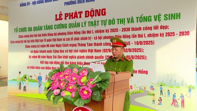 Phường Diên Hồng ra quân xử lý lấn chiếm vỉa hè, lòng đường- Ảnh 3. Phường Diên Hồng ra quân xử lý lấn chiếm vỉa hè, lòng đường- Ảnh 3.