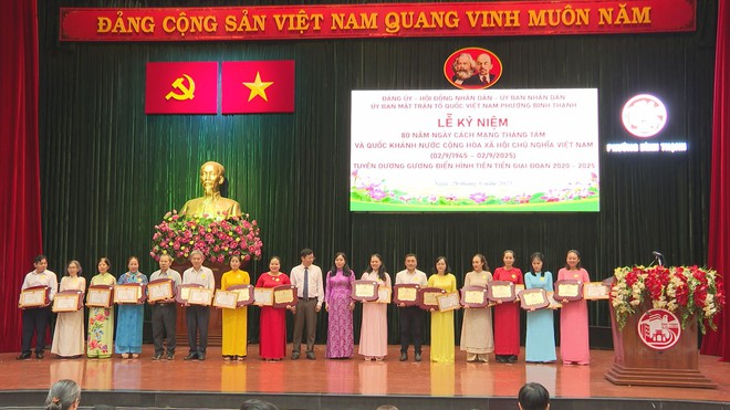 Phường Bình Thạnh kỷ niệm 80 năm Cách mạng tháng Tám và Quốc khánh 2/9- Ảnh 3. Phường Bình Thạnh kỷ niệm 80 năm Cách mạng tháng Tám và Quốc khánh 2/9- Ảnh 3.