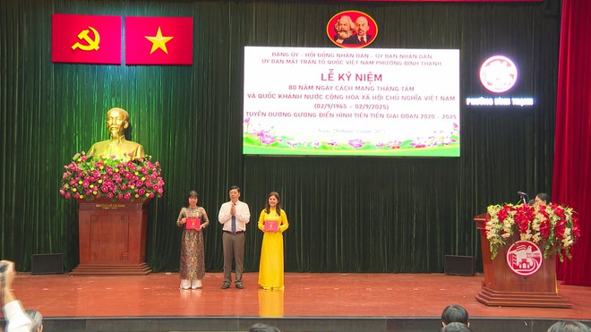 Phường Bình Thạnh kỷ niệm 80 năm Cách mạng tháng Tám và Quốc khánh 2/9- Ảnh 2. Phường Bình Thạnh kỷ niệm 80 năm Cách mạng tháng Tám và Quốc khánh 2/9- Ảnh 2.
