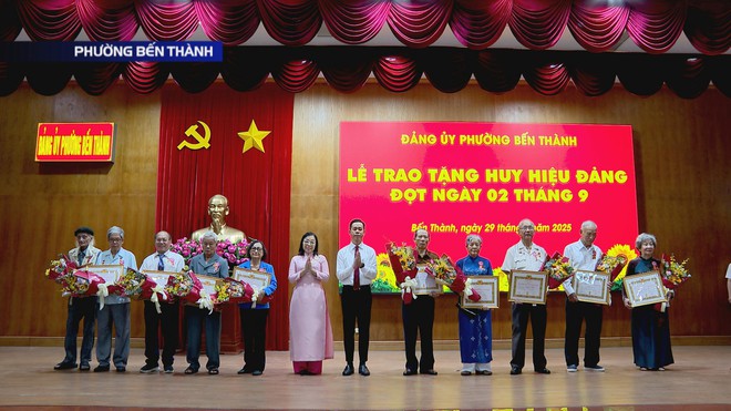 Phường Bến Thành họp mặt kỷ niệm 80 năm Cách mạng tháng Tám và Quốc khánh 2/9- Ảnh 3. Phường Bến Thành họp mặt kỷ niệm 80 năm Cách mạng tháng Tám và Quốc khánh 2/9- Ảnh 3.
