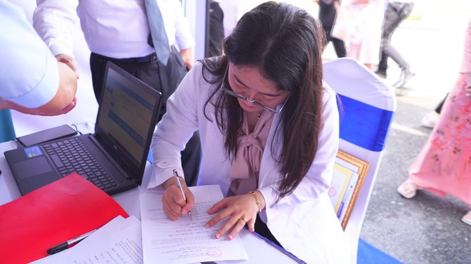Cơ hội cho các bác sĩ trẻ gắn bó với y tế cơ sở- Ảnh 5.