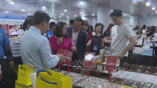 Hơn 500 thương hiệu trong và ngoài nước tham gia “City Sale 2025” tại TP.HCM- Ảnh 2. Hơn 500 thương hiệu trong và ngoài nước tham gia “City Sale 2025” tại TP.HCM- Ảnh 2.