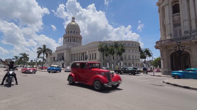 Cuba lần đầu tiên tổ chức cuộc thi xe cổ- Ảnh 2. Cuba lần đầu tiên tổ chức cuộc thi xe cổ- Ảnh 2.