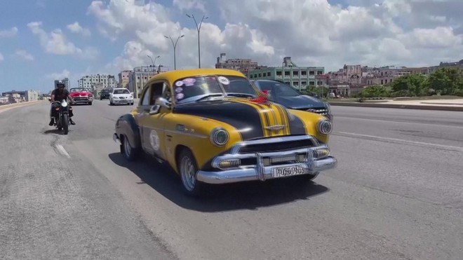 Cuba lần đầu tiên tổ chức cuộc thi xe cổ- Ảnh 3. Cuba lần đầu tiên tổ chức cuộc thi xe cổ- Ảnh 3.