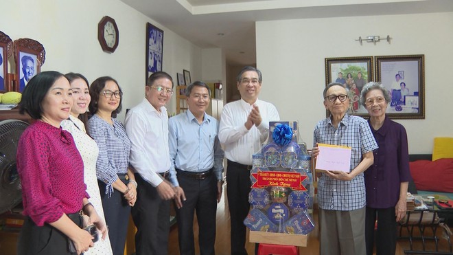 Lãnh đạo TP.HCM thăm gia đình chính sách nhân dịp Quốc khánh 2/9- Ảnh 1. Lãnh đạo TP.HCM thăm gia đình chính sách nhân dịp Quốc khánh 2/9- Ảnh 1.
