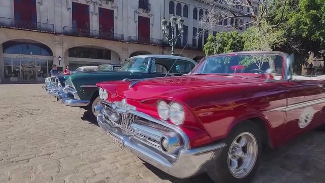 Cuba lần đầu tiên tổ chức cuộc thi xe cổ- Ảnh 4. Cuba lần đầu tiên tổ chức cuộc thi xe cổ- Ảnh 4.