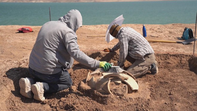 Iraq: Hạn hán làm lộ thiên nhiều ngôi mộ cổ- Ảnh 3. Iraq: Hạn hán làm lộ thiên nhiều ngôi mộ cổ- Ảnh 3.