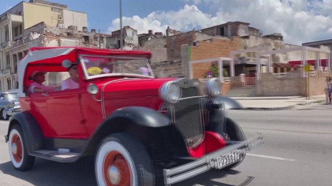 Cuba lần đầu tiên tổ chức cuộc thi xe cổ- Ảnh 1. Cuba lần đầu tiên tổ chức cuộc thi xe cổ- Ảnh 1.