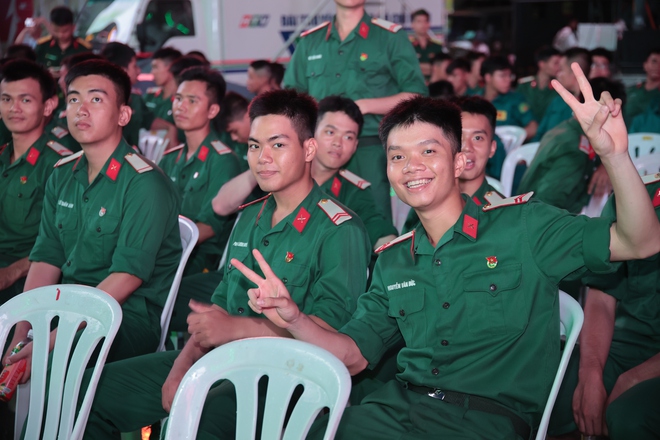 Gala Chuông vàng vọng cổ 2025 - Dư âm hào hùng giữa lòng phố thị- Ảnh 12. Gala Chuông vàng vọng cổ 2025 - Dư âm hào hùng giữa lòng phố thị- Ảnh 12.