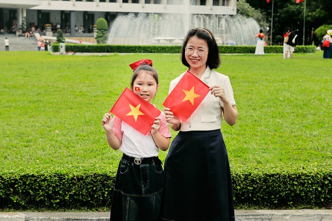 TP.HCM rộn ràng không khí chào mừng Quốc khánh 2/9- Ảnh 14. TP.HCM rộn ràng không khí chào mừng Quốc khánh 2/9- Ảnh 14.