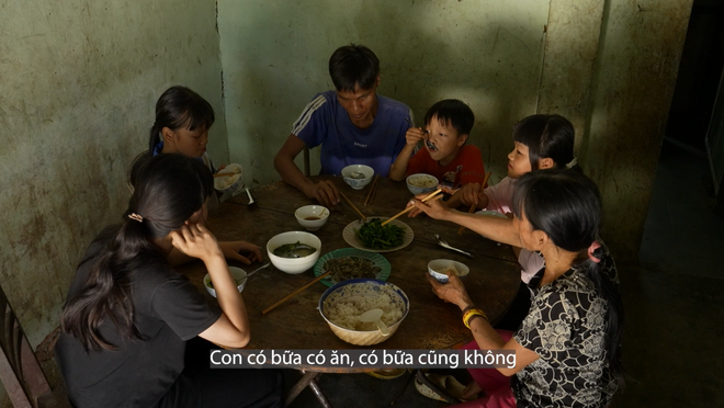 Cha bệnh nặng, mắt mẹ dần mờ và ước mơ giản dị của em Xuân Nhẫn - Ảnh 3.