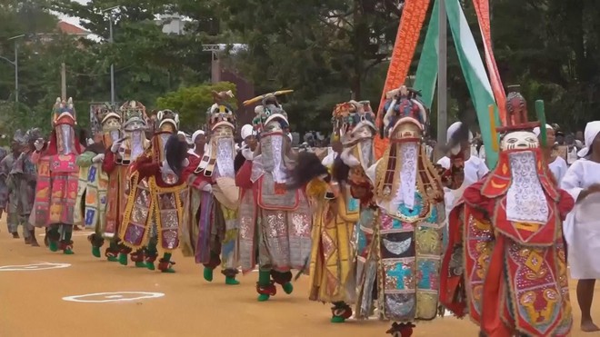 Hàng ngàn người tham dự lễ hội mặt nạ ở Benin - Ảnh 1.