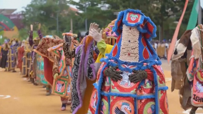 Hàng ngàn người tham dự lễ hội mặt nạ ở Benin - Ảnh 3.