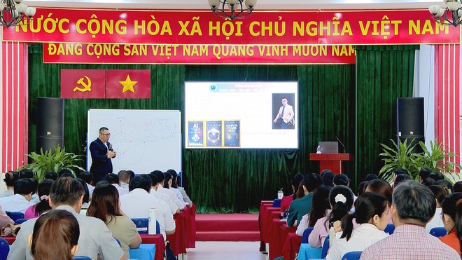 Phường Gia Định tập huấn ứng dụng trí tuệ nhân tạo nâng cao hiệu suất công việc - Ảnh 1.