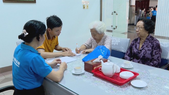 Nhận lương hưu, trợ cấp bảo hiểm xã hội qua tài khoản ngân hàng từ tháng 8/2025 - Ảnh 2.