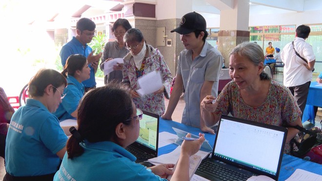 Nhận lương hưu, trợ cấp bảo hiểm xã hội qua tài khoản ngân hàng từ tháng 8/2025 - Ảnh 1.
