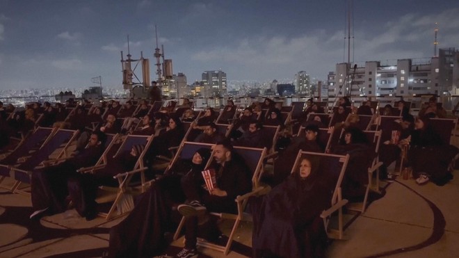 Độc đáo rạp chiếu phim trên sân bay trực thăng giữa lòng São Paulo, Brazil - Ảnh 3.