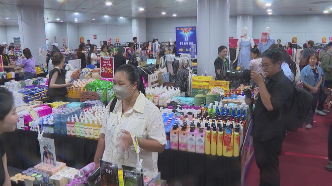TP.HCM: Tăng lượng hàng hóa khuyến mãi, kích cầu tiêu dùng dịp lễ 2/9 - Ảnh 2.