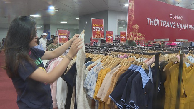 TP.HCM: Tăng lượng hàng hóa khuyến mãi, kích cầu tiêu dùng dịp lễ 2/9 - Ảnh 4.