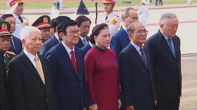 Lãnh đạo Đảng, Nhà nước vào Lăng viếng Chủ tịch Hồ Chí Minh - Ảnh 3.