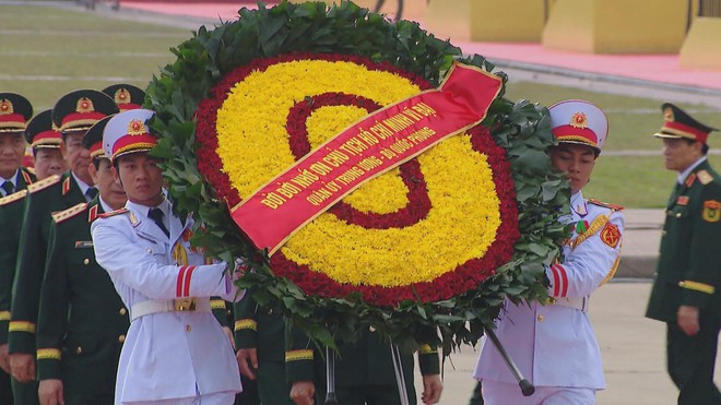 Lãnh đạo Đảng, Nhà nước vào Lăng viếng Chủ tịch Hồ Chí Minh - Ảnh 6.