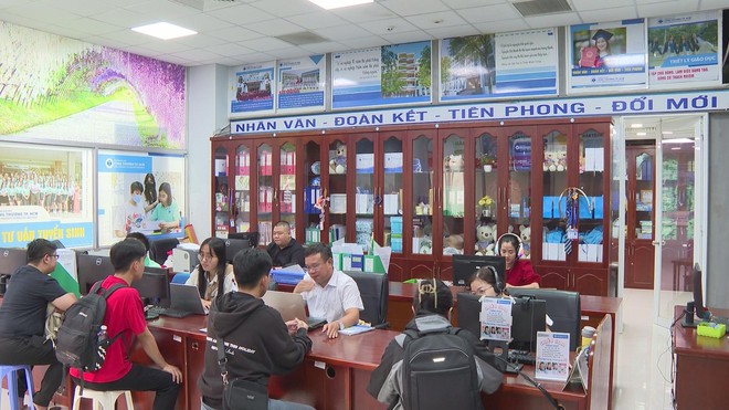 Xét tuyển bổ sung 2025: Bài toán khó cho trường ngoài công lập- Ảnh 1.