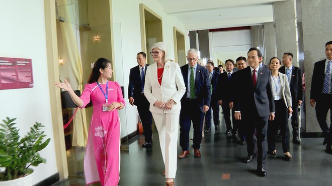 Bí thư Thành ủy TP.HCM Trần Lưu Quang tiếp Toàn quyền Australia Sam Mostyn- Ảnh 3.