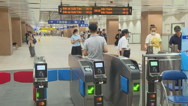 Metro số 1: Bến Thành - Suối Tiên ngưng bán vé giấy có mã QR tại quầy vé- Ảnh 3. Metro số 1: Bến Thành - Suối Tiên ngưng bán vé giấy có mã QR tại quầy vé- Ảnh 3.