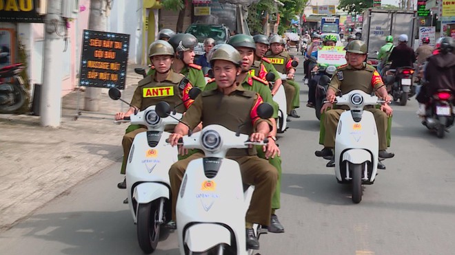 Ra mắt mô hình "Tuần tra xanh": Đảm bảo an ninh trật tự và kết hợp bảo vệ môi trường - Ảnh 2.
