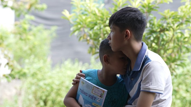 Hữu Bảo nghẹn ngào: "Chỉ sợ một ngày cha mẹ không còn..." - Mái ấm gia đình Việt - Ảnh 6.