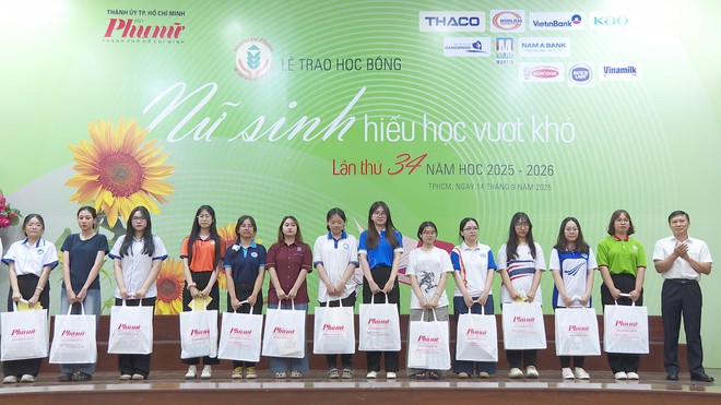 TRAO 240 SUẤT HỌC BỔNG “NỮ SINH HIẾU HỌC VƯỢT KHÓ” NĂM HỌC 2025 – 2026 - Ảnh 3.